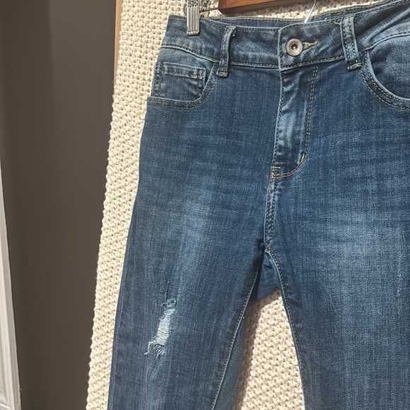 Midrise Q2 distressed ankle distressed jeans size Medium - Picture 5 of 9